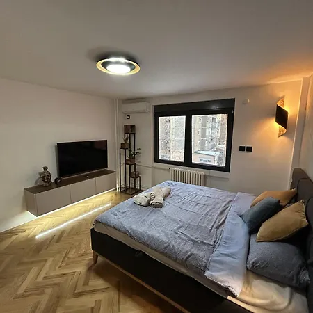 Cozy - Free Parking, Wifi & King-size Bed - Liman Iv