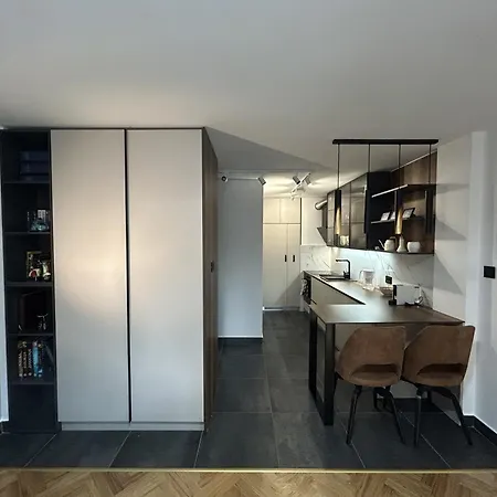 Apartment Cozy - Free Parking, Wifi & King-size Bed - Liman Iv *