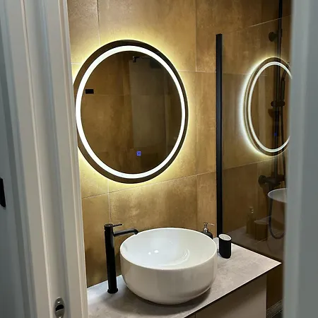 Cozy - Free Parking, Wifi & King-size Bed - Liman Iv *