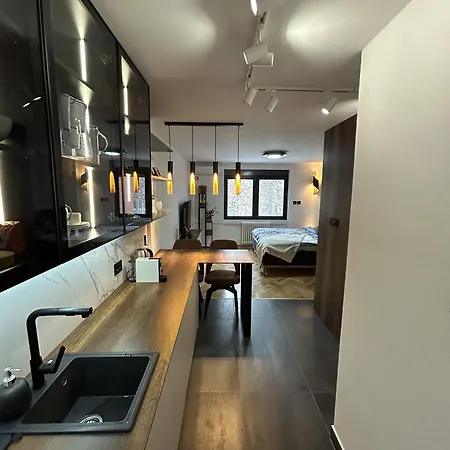 Cozy - Free Parking, Wifi & King-size Bed - Liman Iv