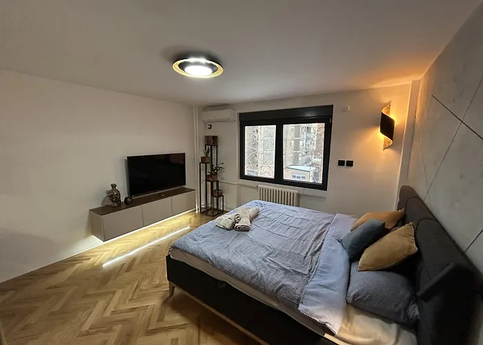 Cozy - Free Parking, Wifi & King-size Bed - Liman Iv