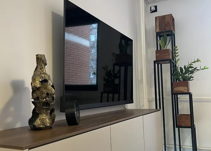 Cozy - Free Parking, Wifi & King-size Bed - Liman Iv Lägenhet