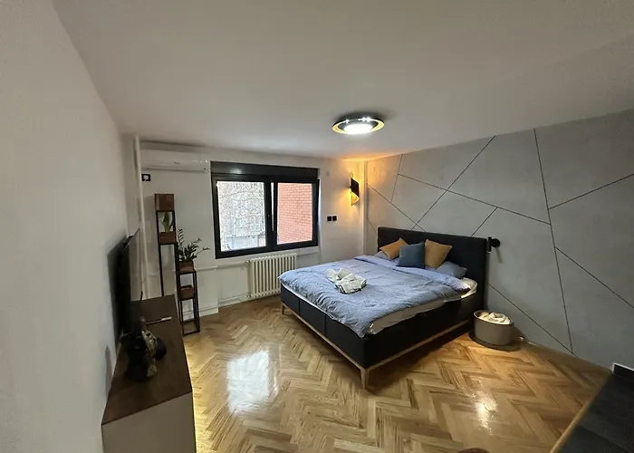 Lägenhet Cozy - Free Parking, Wifi & King-size Bed - Liman Iv *