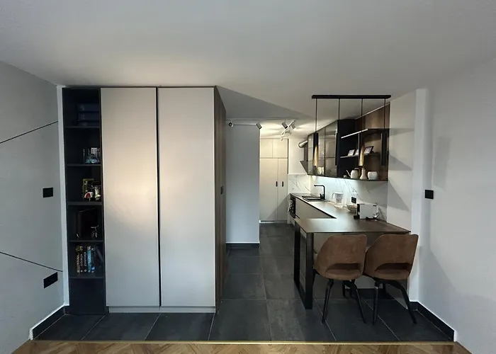 Lägenhet Cozy - Free Parking, Wifi & King-size Bed - Liman Iv *