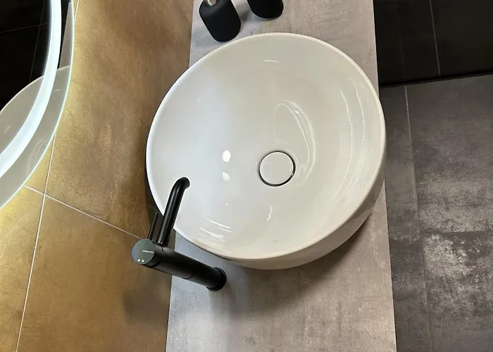 Cozy - Free Parking, Wifi & King-size Bed - Liman Iv *