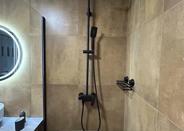 Cozy - Free Parking, Wifi & King-size Bed - Liman Iv Lägenhet