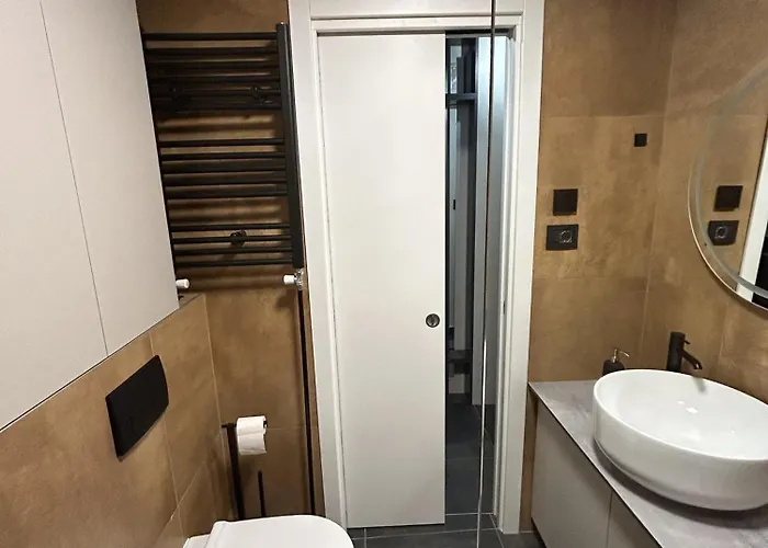 Lägenhet Cozy - Free Parking, Wifi & King-size Bed - Liman Iv