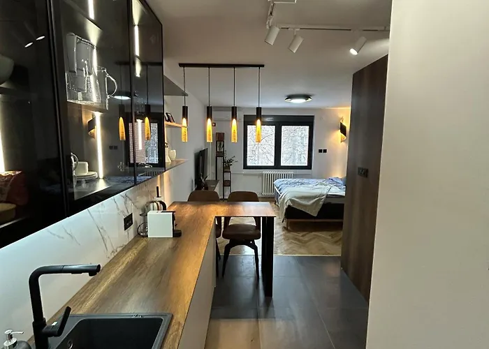 Cozy - Free Parking, Wifi & King-size Bed - Liman Iv