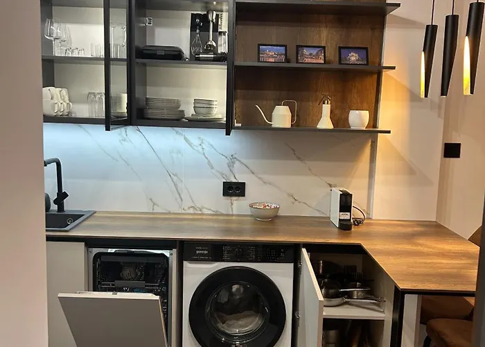 Cozy - Free Parking, Wifi & King-size Bed - Liman Iv *